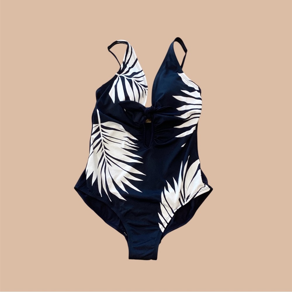 Kona Sol Women’s One-Piece Swimsuit in Black and Cream, size Medium 😎